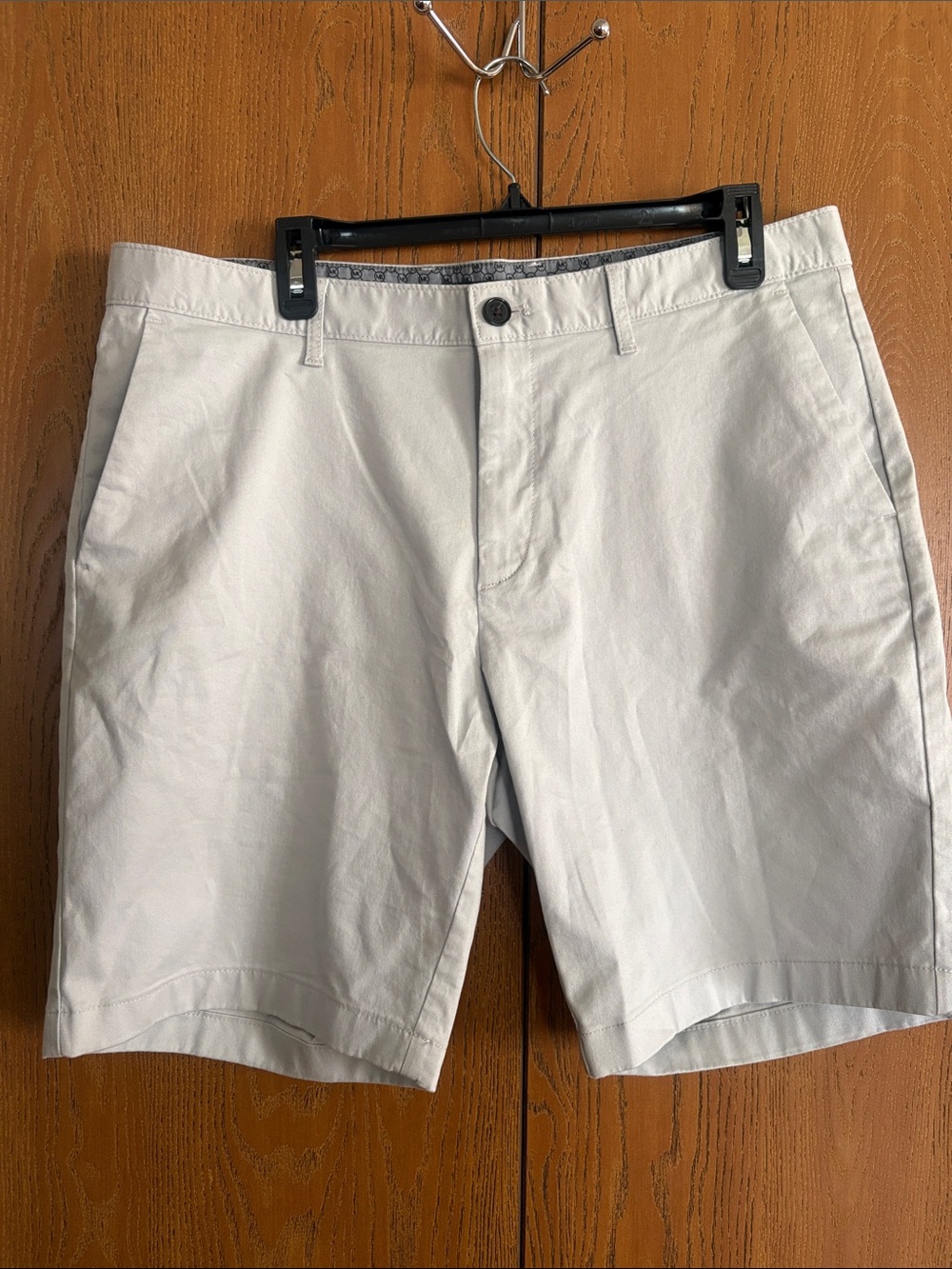 MICHAEL Michael Kors Light Gray Flat Front Men's Shorts